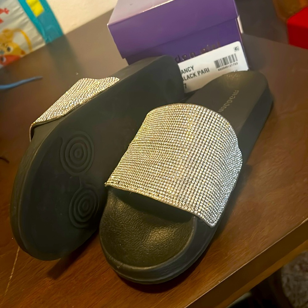 Madden girl slides size 7. Very very lightly warn, still in the box!